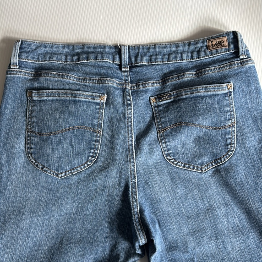 Lee regular fit, mid rise, straight leg blue jeans.  Size 14 petite